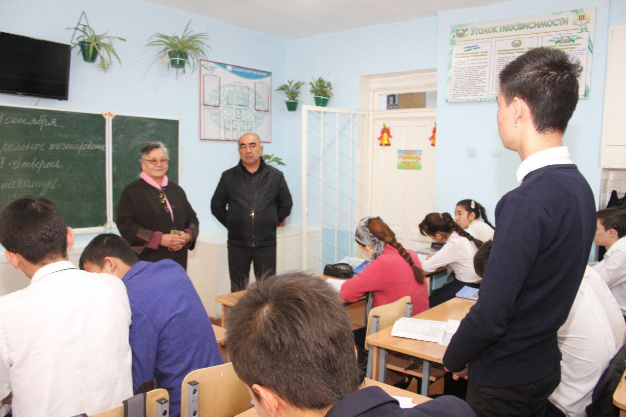 Новоиспеченный хоким Кашкадарьинской области провел открытый урок школьникам