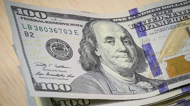 Опубликован курс валюты: доллар перевалил за 9500