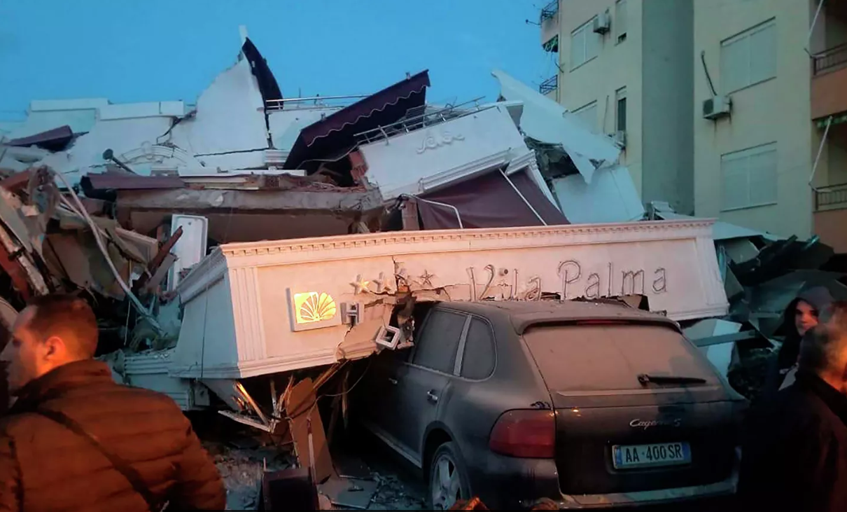 Сотни человек пострадали от мощного землетрясения в Албании