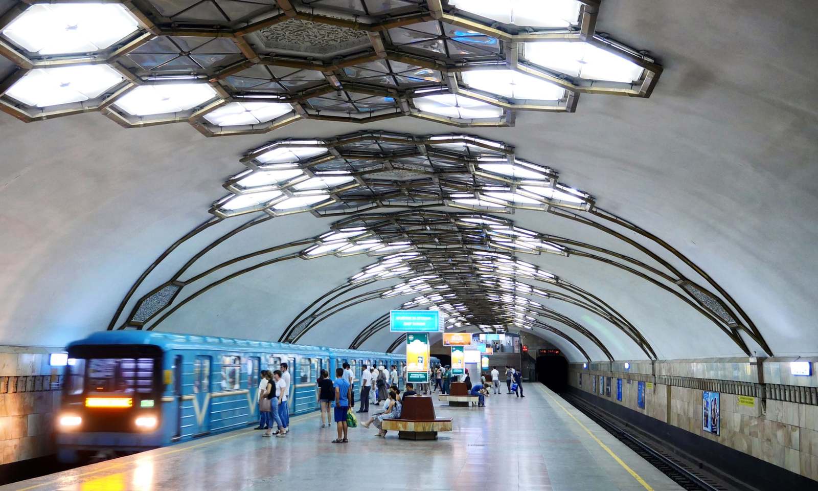 В ташкентском метро произошел сбой в подаче электричества