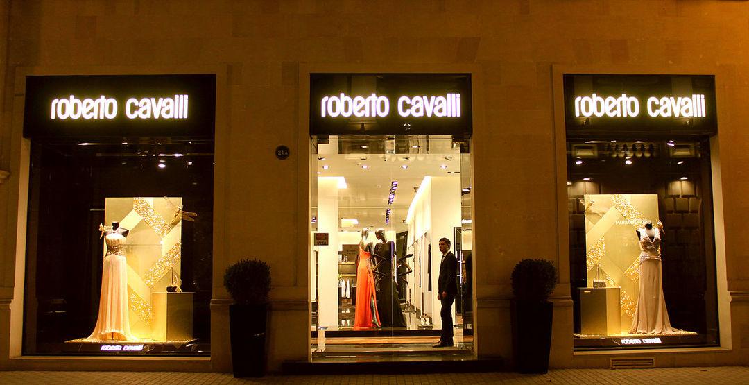 Миллиардер из ОАЭ захотел модный дом Roberto Cavalli
