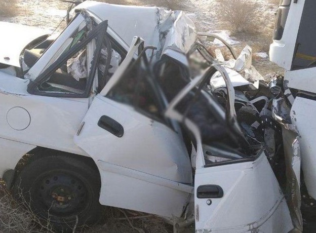 Потерявший управление водитель «Нексии» врезался в автобус в Бухаре 
