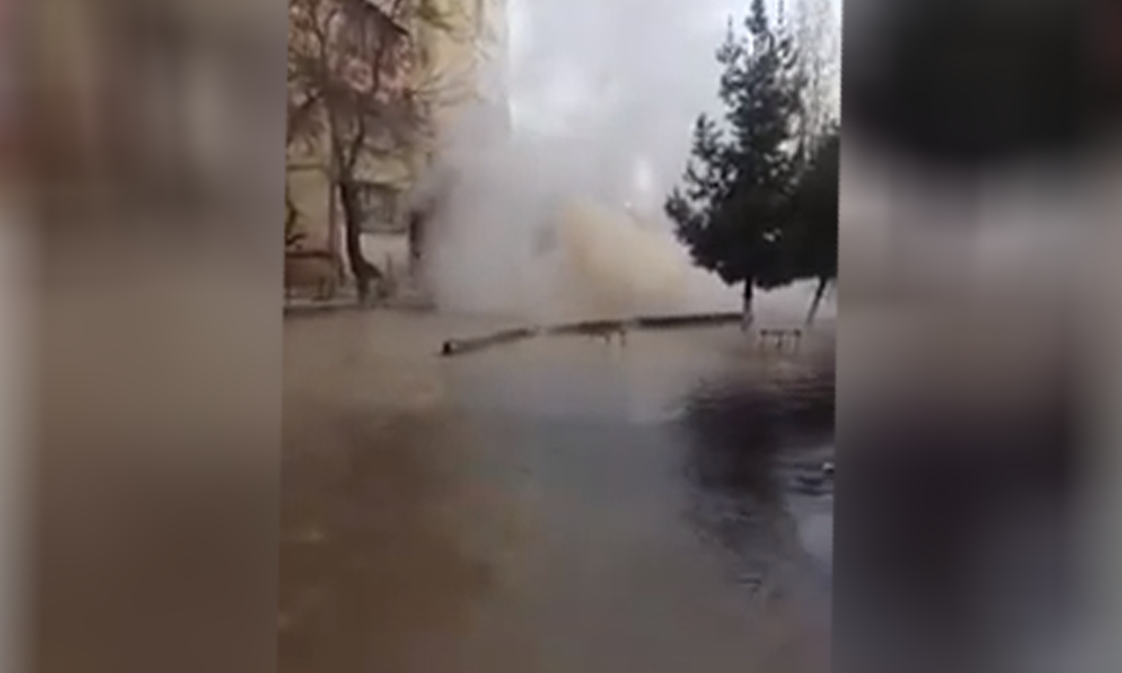 В Ташкенте прорвало трубу с горячей водой и затопило массив Белтепа (видео)