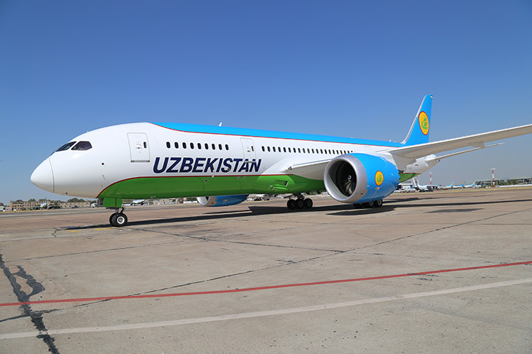 Направлявшийся самолет из Ташкента в Наманган по неизвестным причинам удерживался с пассажирами на борту более шести часов 