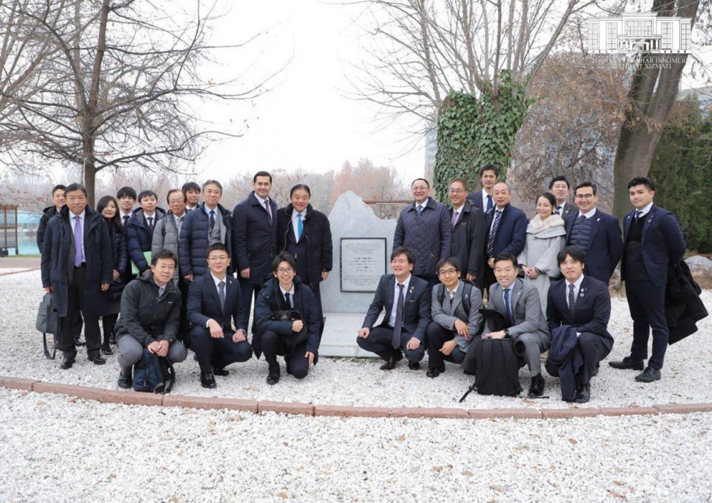 Японская делегация прогулялась по Ташкенту