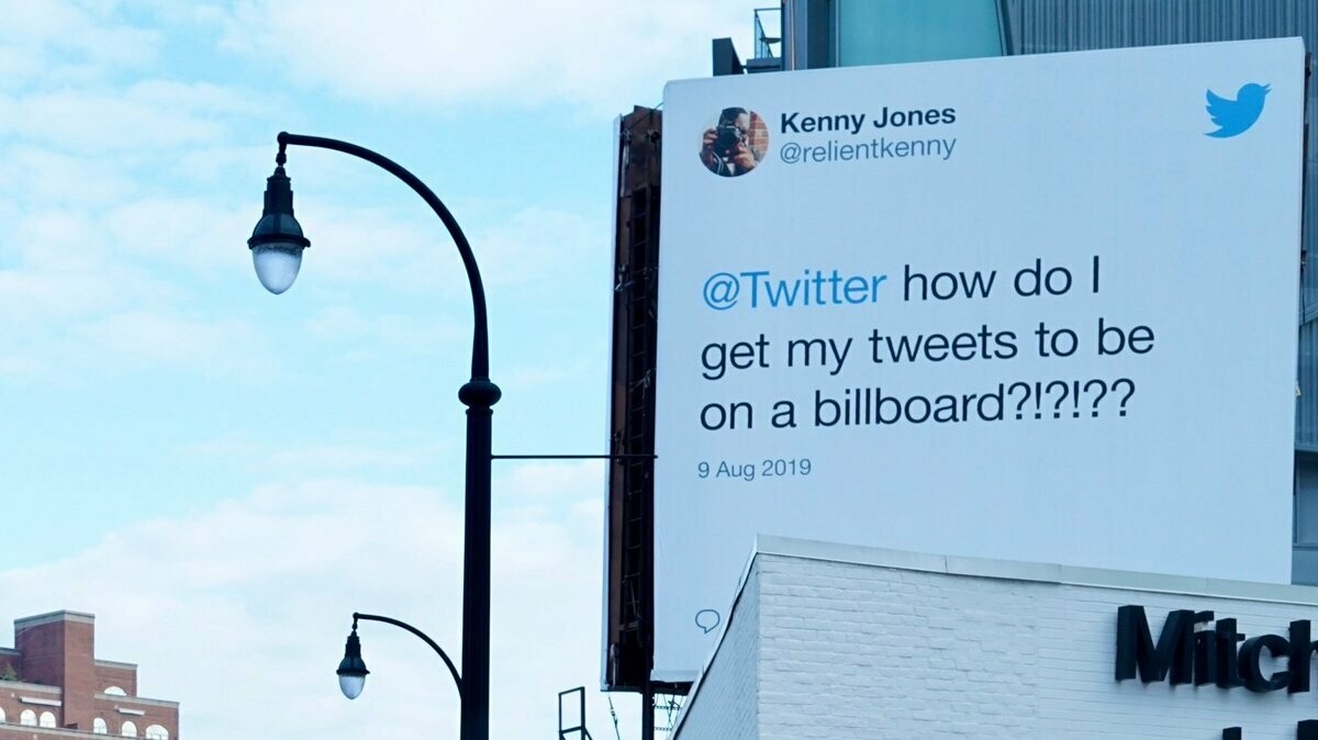 Пользователи Twitter попросили поместить свои твиты на билборды