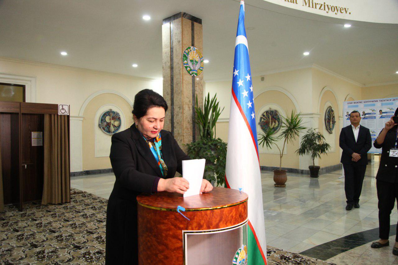 Танзила Нарбаева проголосовала на парламентских выборах