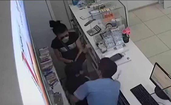В Яшнабадском районе молодой человек и девушка ограбили аптеку под видом покупателей 