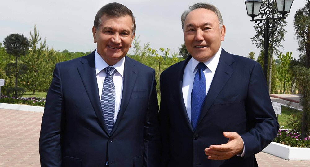 Шавкат Мирзиёев поздравил Назарбаева с Новым годом