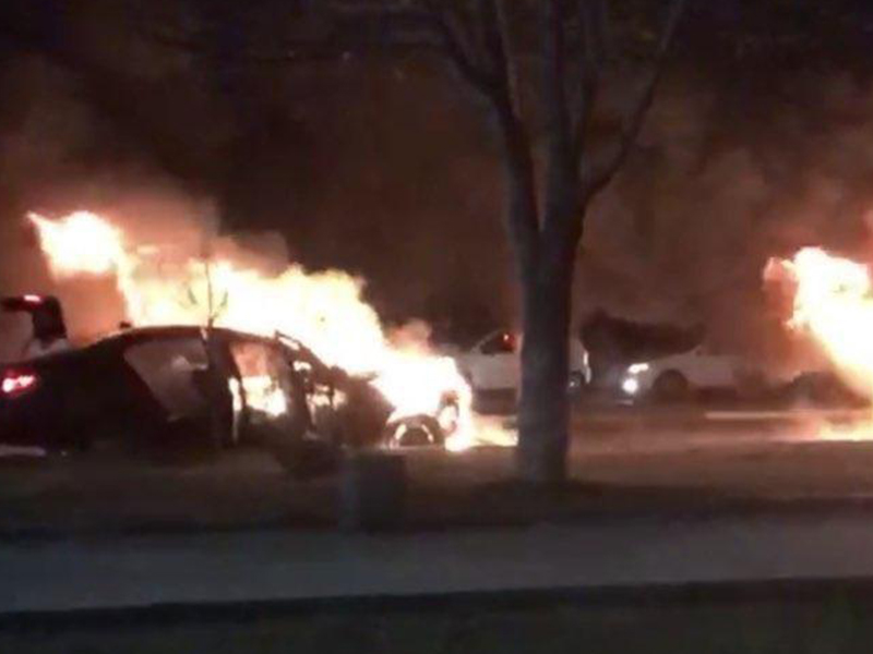 Находившиеся внутри автомобилей люди сгорели заживо при столкновении BMW и Gentra