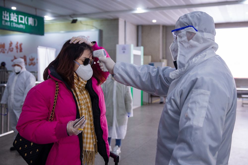 Число погибших от коронавируса в Китае превысило тысячу человек
