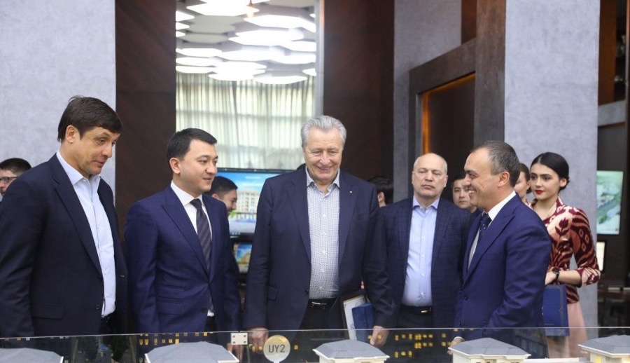Мирзиёев подарил российским ветеранам хоккея элитные квартиры в Ташкенте 