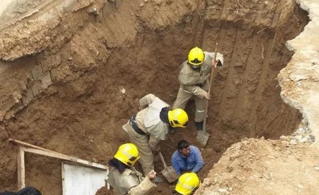 В Кашкадарьинской области рабочих завалило грунтом: есть погибший