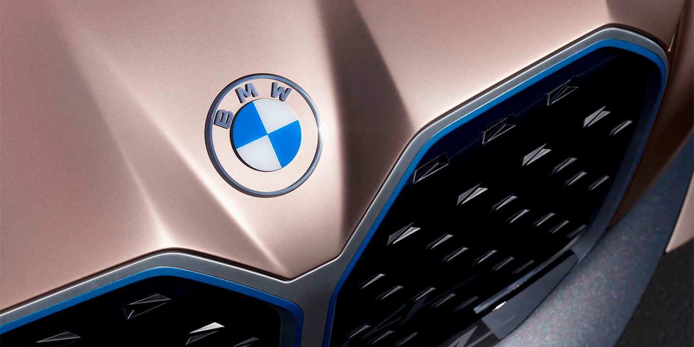 BMW сменила логотип впервые за 23 года