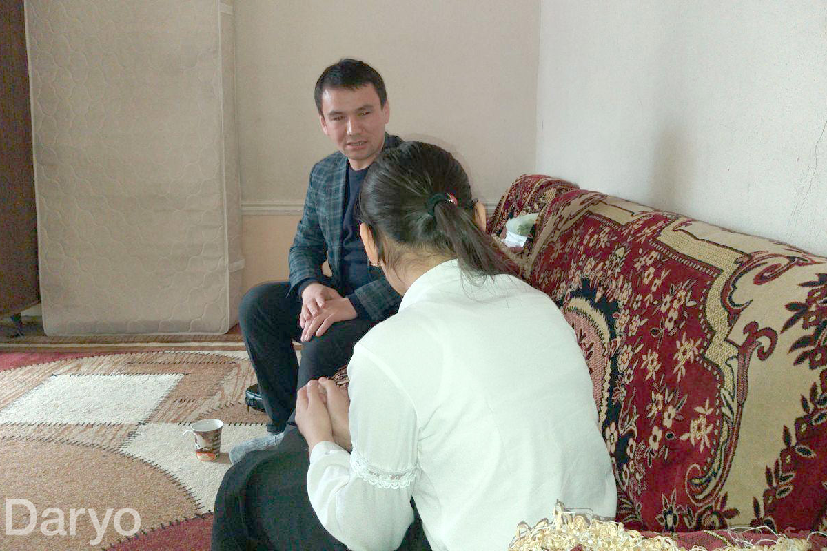 В Ташкенте учительница сняла с ученицы юбку перед одноклассниками
