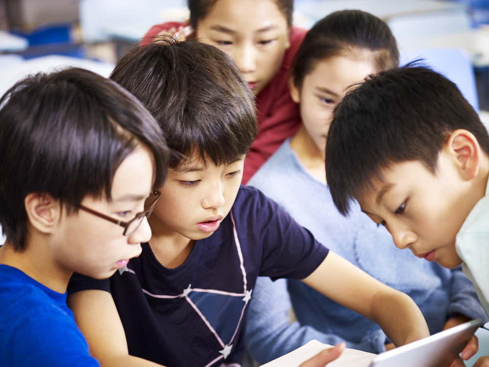 Китайские школьники обрушили рейтинг приложения для получения домашних заданий 