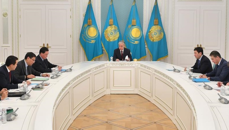 Казахским госслужащим запретили зарубежные командировки