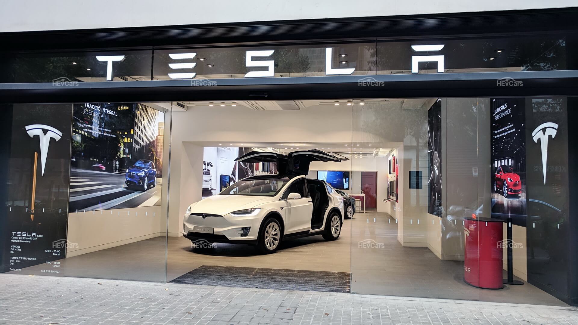Tesla запускает «бесконтактные» продажи авто из-за коронавируса