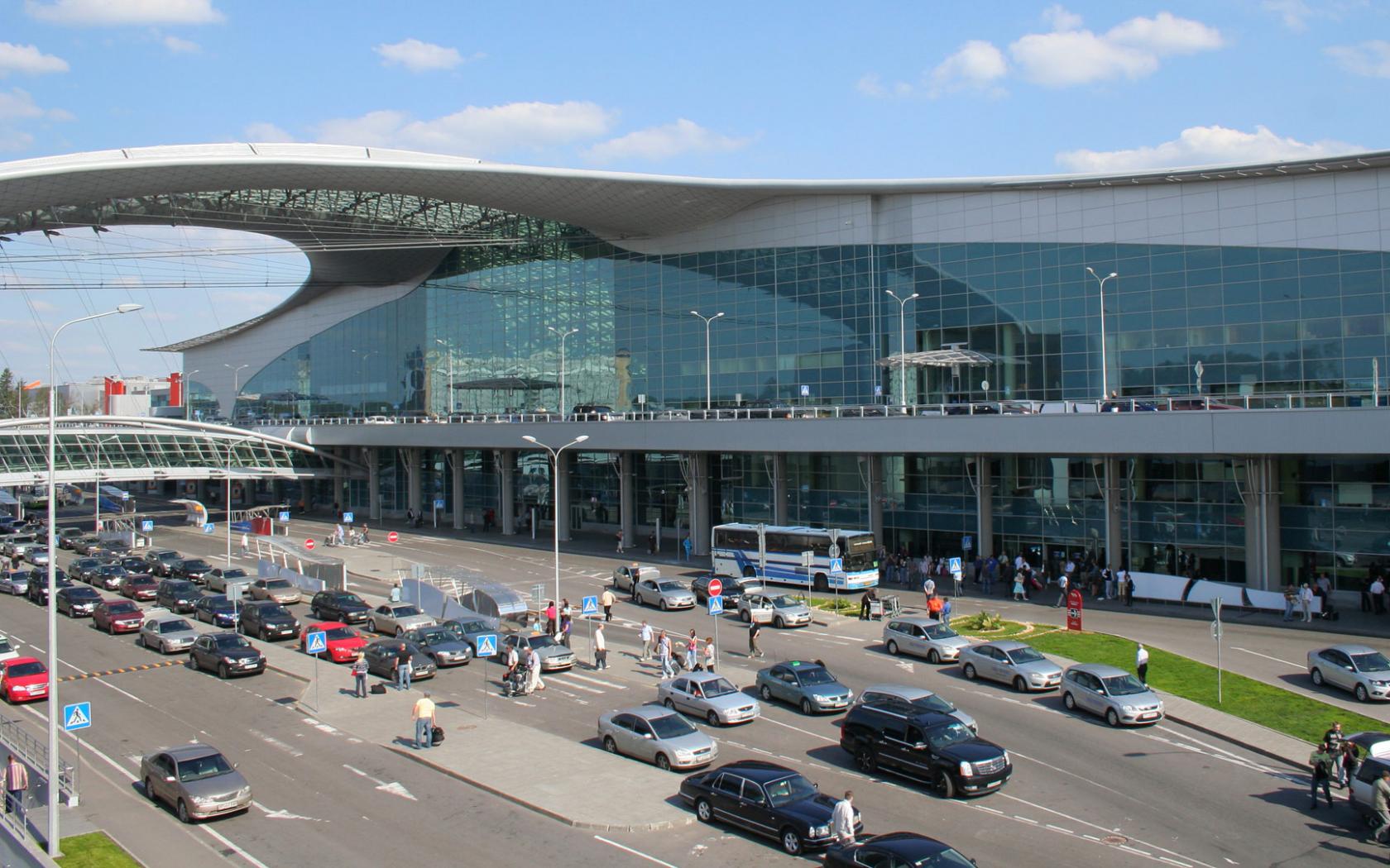 Застрявшим в московских аэропортах узбекистанцам рассказали что делать