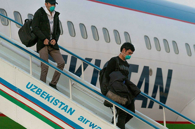 Десятки узбекистанцев вернули на родину за десять дней