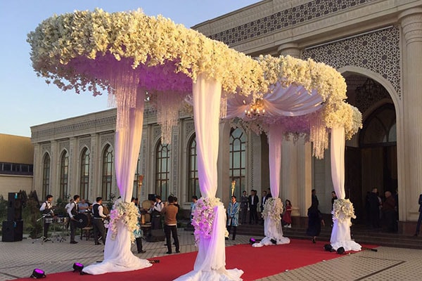 Ташкентцы организовали свадьбу вопреки карантину 