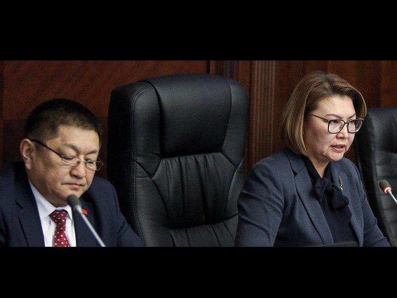 Раскритикованные ранее за недочеты в борьбе с коронавирусом вице-премьер и министр здравоохранения Кыргызстана уволены