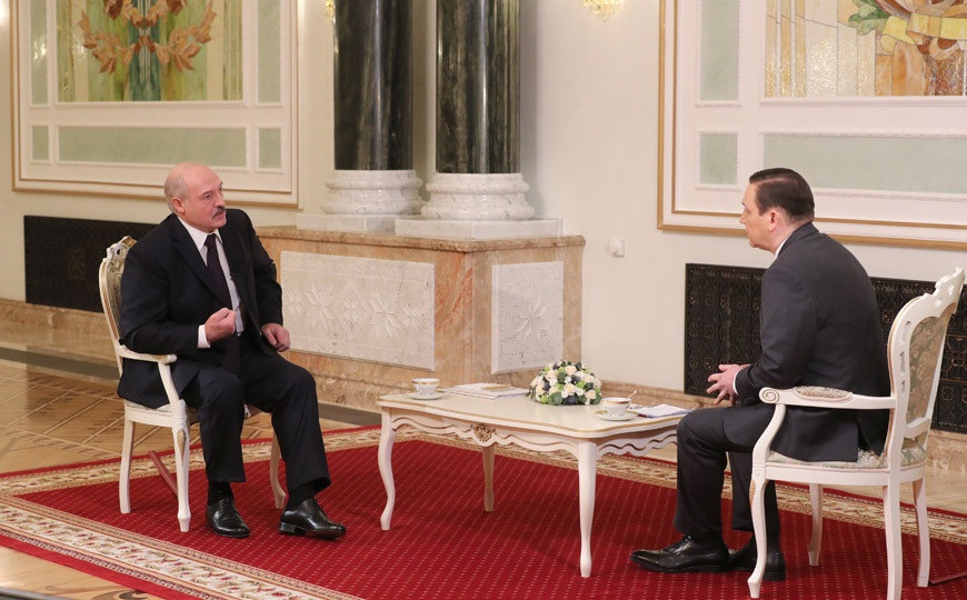 Лукашенко считает, что глобальные игроки могут переделить мир без войны после завершения пандемии