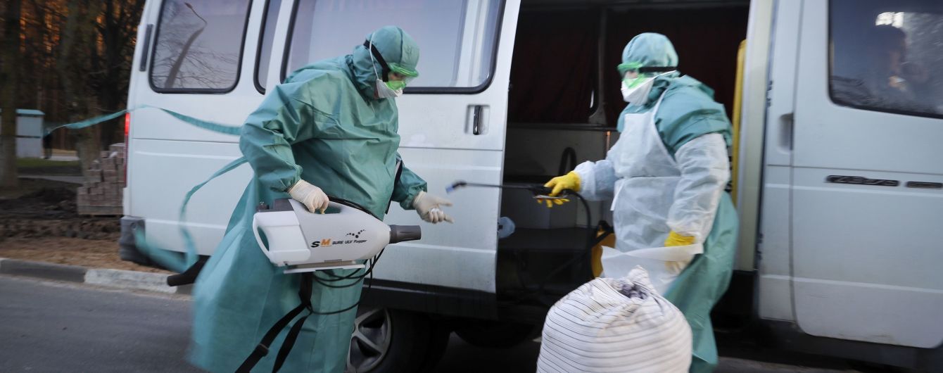 Свыше 300 врачей в Беларуси заразились коронавирусом
