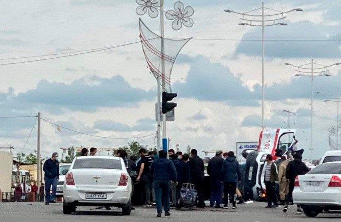 В Ташкенте столкнулись автомобили «скорой помощи» и Epica: есть пострадавшие