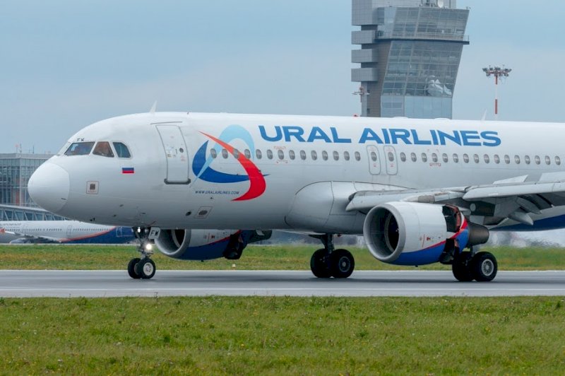«Уральские авиалинии» вернули в Ташкент сотни узбекистанцев
