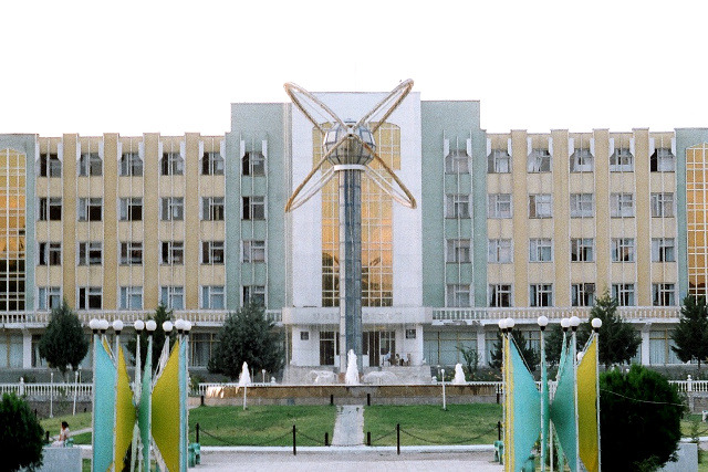 В Узбекистане в трех государственных университетах откроют юридические факультеты
