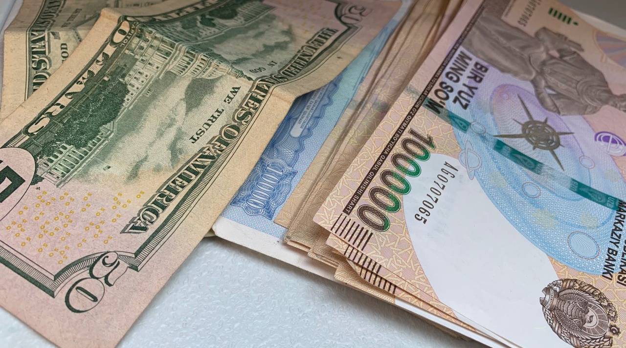 «Отток валюты»: Общая денежная масса в Узбекистане сократилась почти на один процент