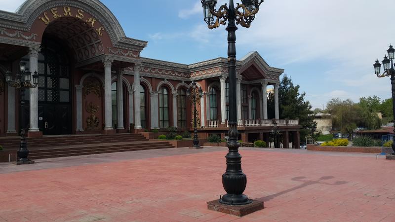 Ташкентский Versal захотели продать за миллионы долларов