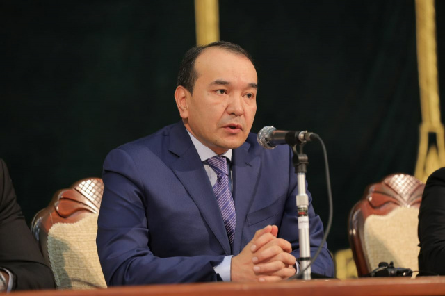 Назарбеков ответил российской чиновнице на комментарий об узбекском языке