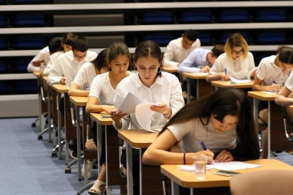 В Узбекистане отменены итоговые экзамены для школьников