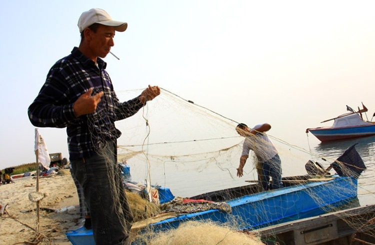 Власти Туркменистана пугают рыбаков зараженным мусором из Узбекистана 