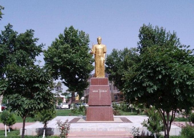 В Узбекистане сенатор раскритиковал памятник Амиру Темуру в Сурхандарьинской области