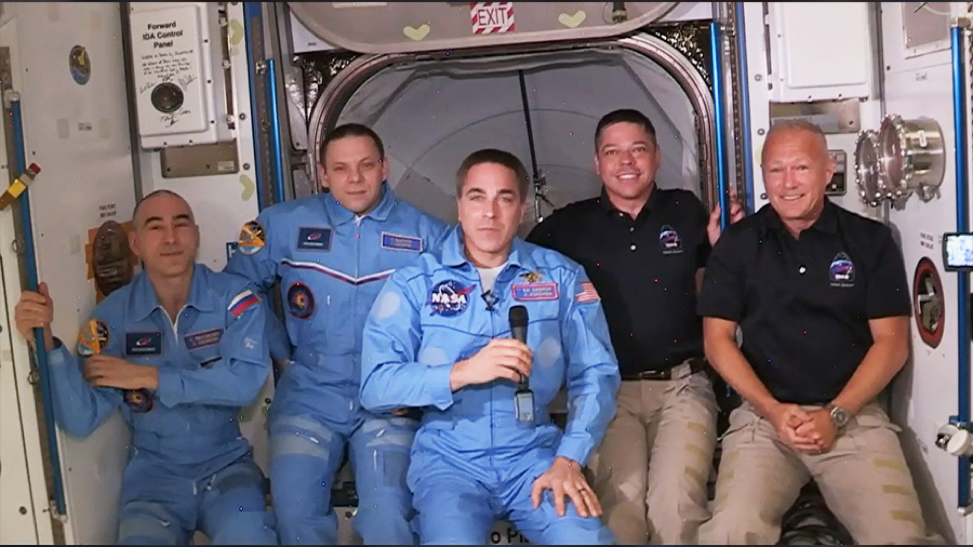 Астронавты Crew Dragon на борту МКС