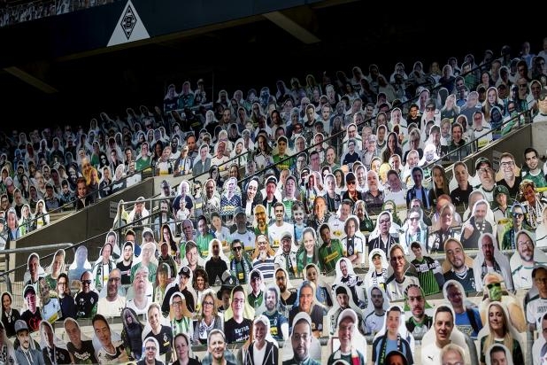Футбольные клубы захотели разместить фото своих фанатов на трибунах во время матчей Суперлиги