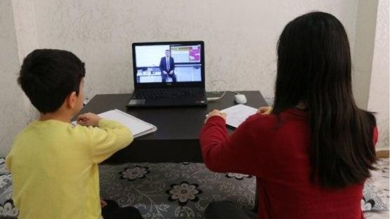 Узбекские школьники продолжат обучение онлайн