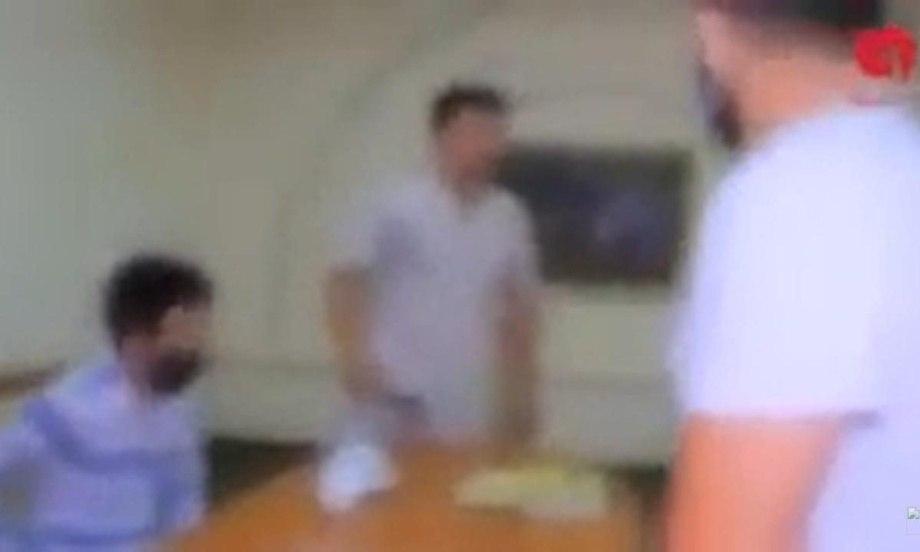 В Андижанской области учитель захотел узнать о своей зарплате и получил удар ножом от директора