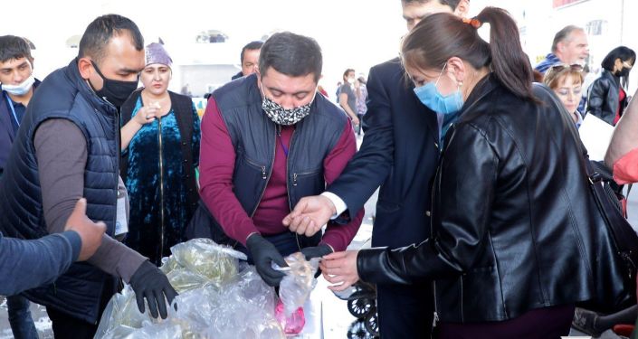 Озвучено количество узбекистанцев, уставших носить маски