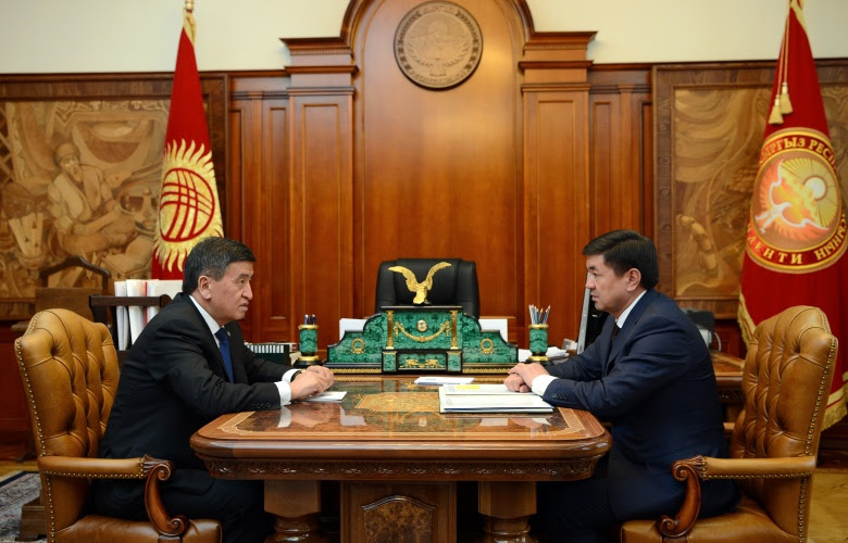 Сооронбай Жээнбеков принял отставку премьер-министра Кыргызстана