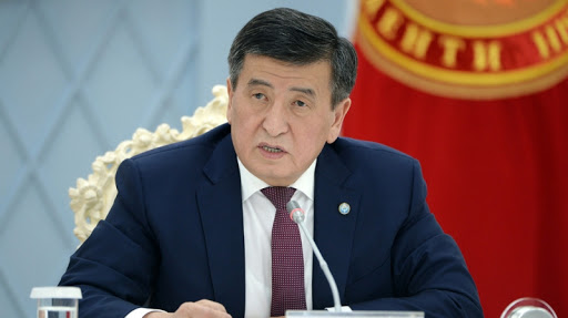 Президент Кыргызстана призвал штрафовать чиновников за фотографии без масок