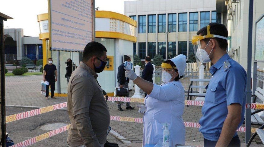 В Узбекистане выявили почти 90 новых случаев заражения коронавирусом