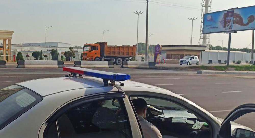 Не заметивший мотоциклиста грузовик устроил смертельное ДТП в Ташкенте
