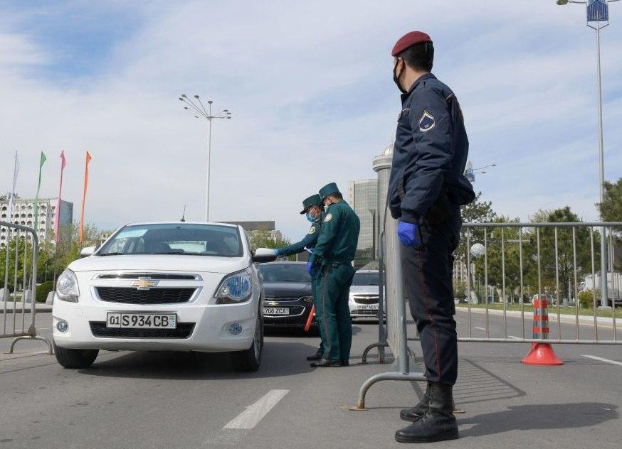 Узбекистанцам снова ограничат передвижение на автомобилях
