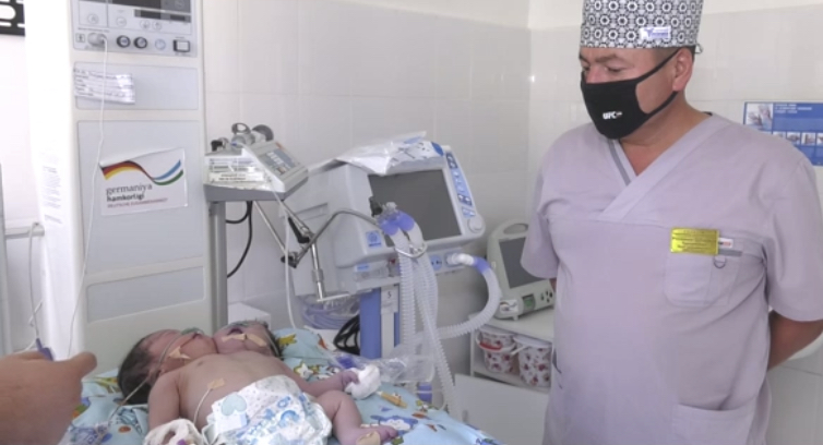 В Самарканде родители двухголовых сиамских близнецов отказались от новорожденных 