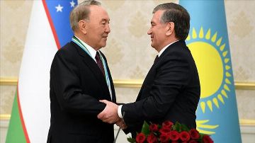 Шавкат Мирзиёев поздравил Назарбаева с юбилеем