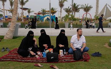 В Саудовской Аравии признали право женщины жить и путешествовать одной
